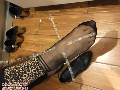 原味丝袜|袜类,臭短丝袜,致命臭(此活动MM随机，不能指定)——2017年9月下旬顾客订购致命臭活动MM（导购19妹妹-高个大长腿美女脚汗垢明显的黑丝）现收足底实拍，不可选择MM，免费附带无水印高清收购足底实拍