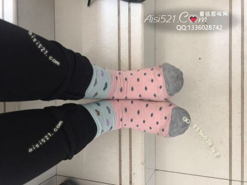 原味丝袜|袜类,臭棉袜,致命臭(此活动MM随机，不能指定)——2017年11月下旬顾客订购致命臭活动MM（珠宝02妹妹-闲置棉袜）现收足底实拍，不可选