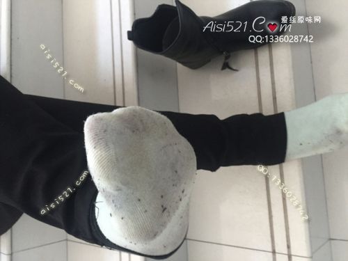 原味丝袜|袜类,臭棉袜,致命臭(此活动MM随机，不能指定)——2017年11月下旬顾客订购致命臭活动MM（珠宝02妹妹-闲置棉袜）现收足底实拍，不可选