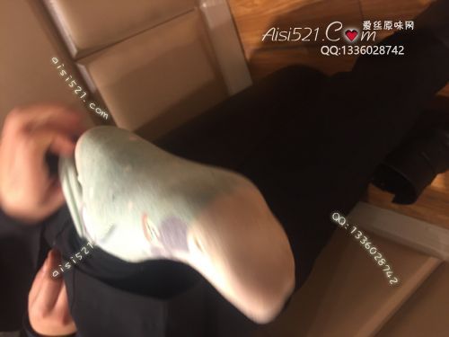 原味丝袜|袜类,臭棉袜,致命臭(此活动MM随机，不能指定)——2017年11月下旬顾客订购致命臭活动MM（导购20妹妹-闲置棉袜挑战极限重口味 冬季特产）现收足底实拍，不可选