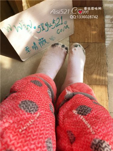 原味丝袜|袜类,臭棉袜,【新年特辑极致恶臭熏哭儿子】脚丫在雪地靴厚袜子憋闷中脚汗洪水泛滥热湿哒哒热气直冒！半个月棉袜水多臭晕努