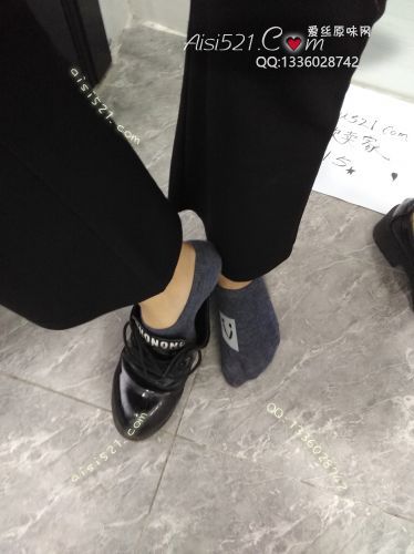 这双小皮鞋我穿了超长时间的，鞋垫都捂得黑黑的了，味道真的很棒，不骗你原味女鞋|鞋类休闲平底