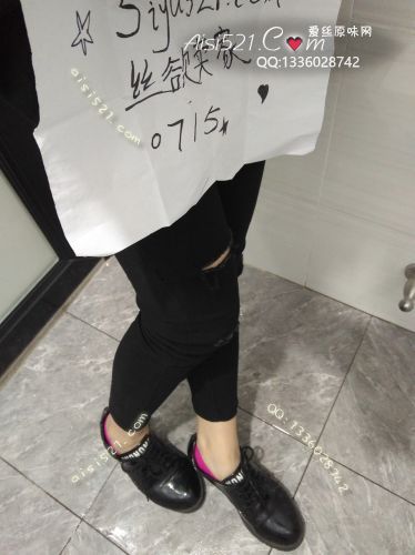 原味丝袜|袜类,臭船袜,连续穿两天的小船袜子，又要弹钢琴，又要走路，蕴含着最真实的脚趾味道