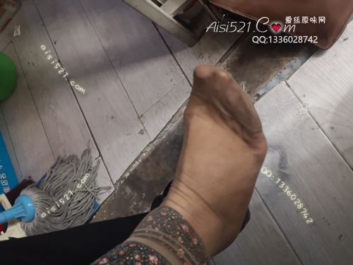 原味丝袜|袜类,臭短丝袜,致命臭(此活动MM随机，不能指定)——2018年11月上旬顾客订购致命臭活动MM（导购熟女-灰丝）现收足底实拍