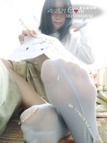 每个人的体味都不一样，有打算试试我的么，来自我文静又调皮的脚丫原味丝袜|袜类臭船袜