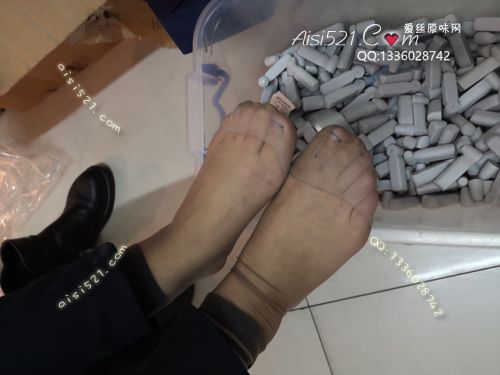 原味丝袜|袜类,臭短丝袜,致命臭(此活动MM随机，不能指定)——2018年11月中下旬顾客【双11买2赠1活动火爆订购】（导购14妹妹-咖啡丝）现收足底实拍