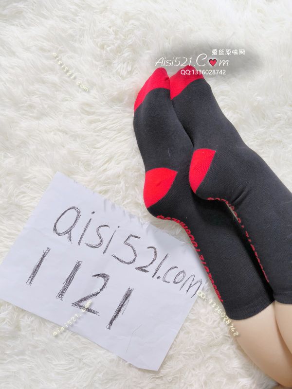 搭配一个月没洗的运动鞋穿了2天的黑红棉袜，味道棒极了，你喜欢吗/原味臭袜|袜类/臭棉袜原味丝袜|袜类臭棉袜