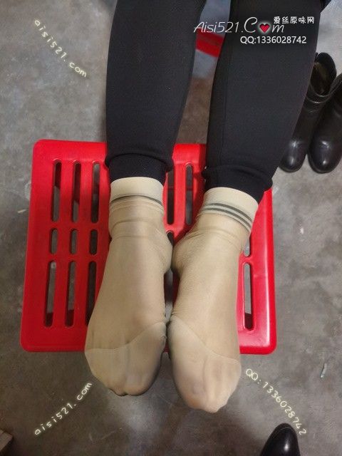 原味丝袜|袜类,臭短丝袜,爱丽丝(此活动可指定MM，但袜类随机)——2024年04月份顾客预订奢04肉丝短袜满满的汗液足底看去看不出肉色了