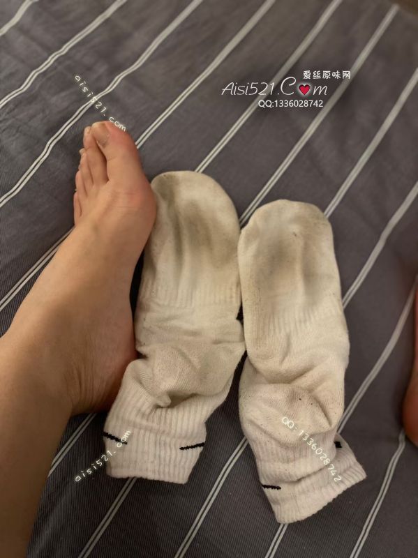 原味丝袜|袜类,臭棉袜,汗脚+臭运动鞋穿出来的滂臭的棉袜子！脱袜子那一刻，我的手都被熏臭了！！！