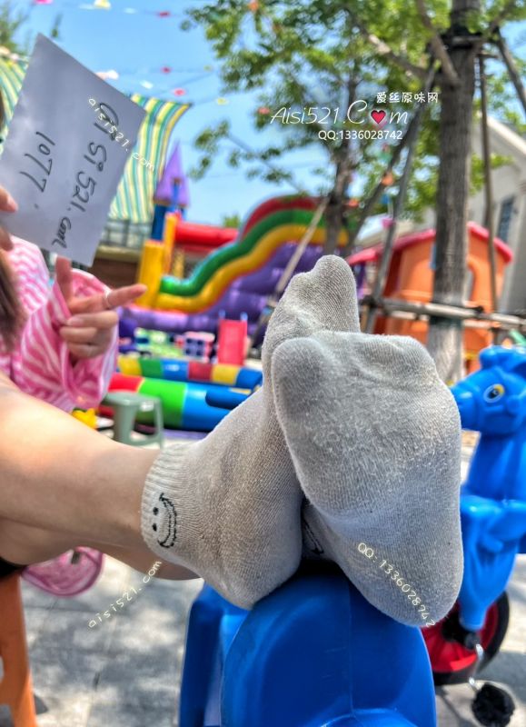 原味丝袜|袜类,臭棉袜,恶臭，穿的发黄了～纯白棉袜   实物味道痕迹更明显  巨酸臭。。