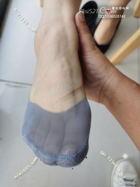 爱丽丝(此活动可指定MM，但袜类随机)——2024年08月份顾客预订导购11灰色船袜原味丝袜|袜类臭船袜
