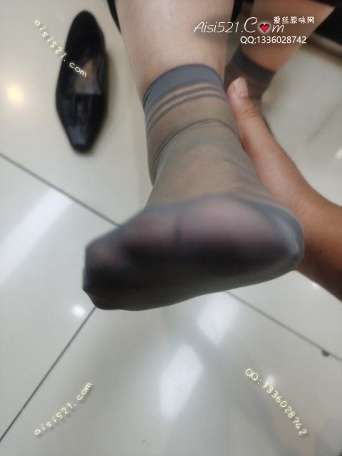 爱丽丝(此活动可指定MM，但袜类随机)——2024年08月份顾客预订导购06性感熟女灰丝原味丝袜|袜类臭短丝袜