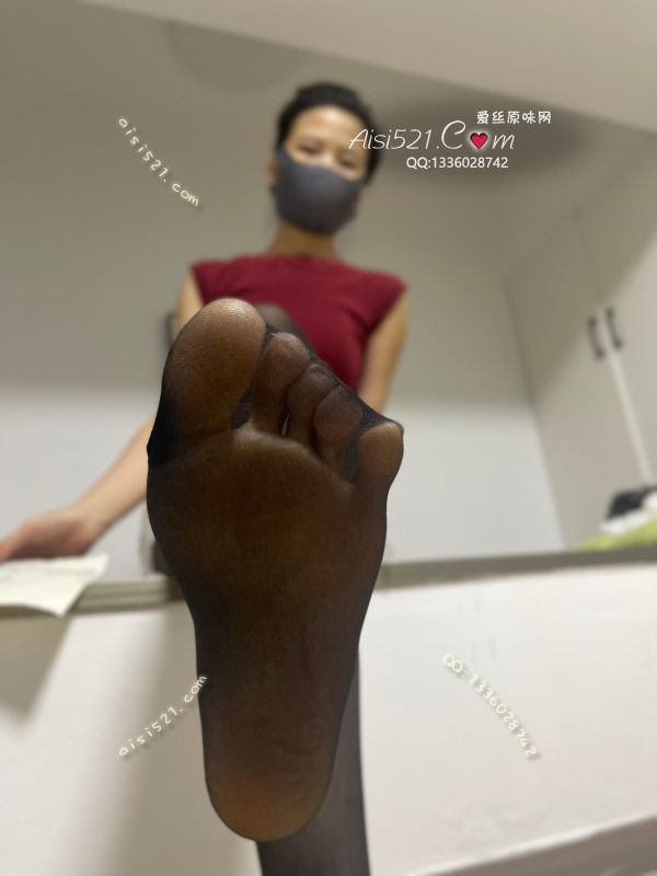 原味丝袜|袜类,臭连裤袜,超薄黑丝本人瑜伽健身教练40码的酸臭美脚丫，穿袜子非常上头，酸的冲鼻子，此图为展示图，下单后按穿发货前效果为准保证味道痕迹十足，平时健身跑步暴汗哦