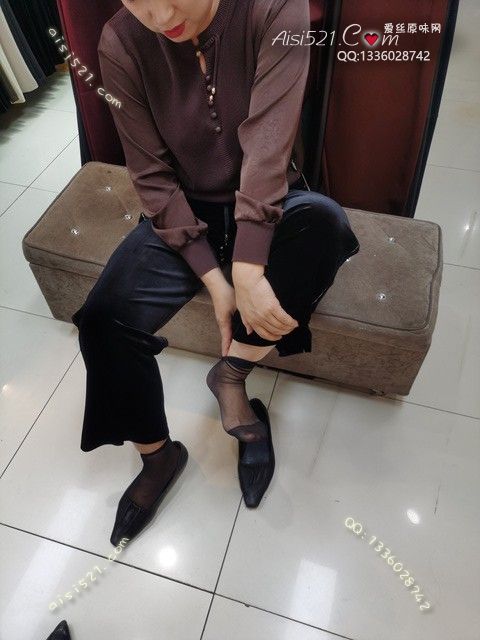 爱丽丝(此活动可指定MM，但袜类随机)——2024年09月份顾客预订导购06美熟女黑丝原味丝袜|袜类臭短丝袜