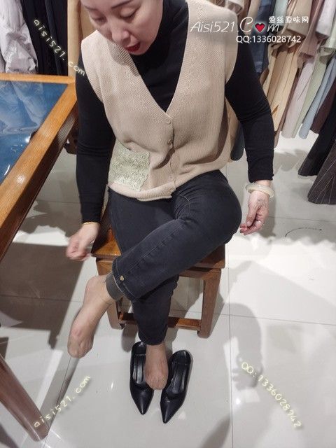 爱丽丝(此活动可指定MM，但袜类随机)——2024年10月份顾客预订导购04工作高跟及咖啡丝原味丝袜|袜类臭短丝袜