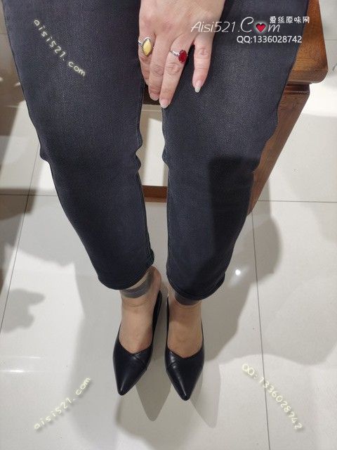 爱丽丝(此活动可指定MM，但袜类随机)——2024年10月份顾客预订导购04汗渍明显咖啡丝原味丝袜|袜类臭短丝袜