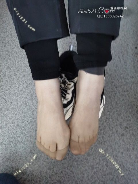 爱丽丝(此活动可指定MM，但袜类随机)——2024年10月份顾客预订导购09性感咖啡丝原味丝袜|袜类臭短丝袜