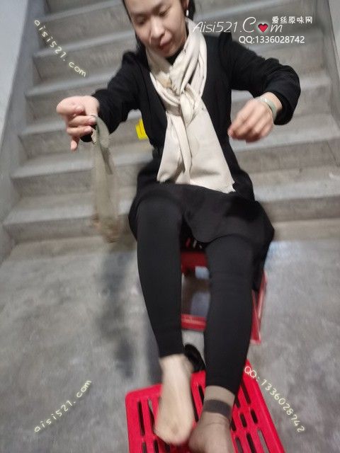 爱丽丝(此活动可指定MM，但袜类随机)——2024年10月份顾客预订奢04浓酸臭肉丝原味丝袜|袜类臭短丝袜