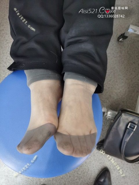 爱丽丝(此活动可指定MM，但袜类随机)——2024年11月份顾客预订导购新妹妹灰丝原味丝袜|袜类臭短丝袜