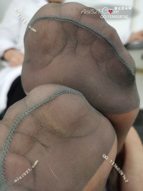 爱丽丝(此活动可指定MM，但袜类随机)——2024年11月份顾客预订导购新妹妹灰丝原味丝袜|袜类臭短丝袜