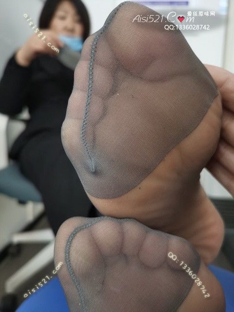 爱丽丝(此活动可指定MM，但袜类随机)——2024年11月份顾客预订导购09性感灰丝原味丝袜|袜类臭短丝袜