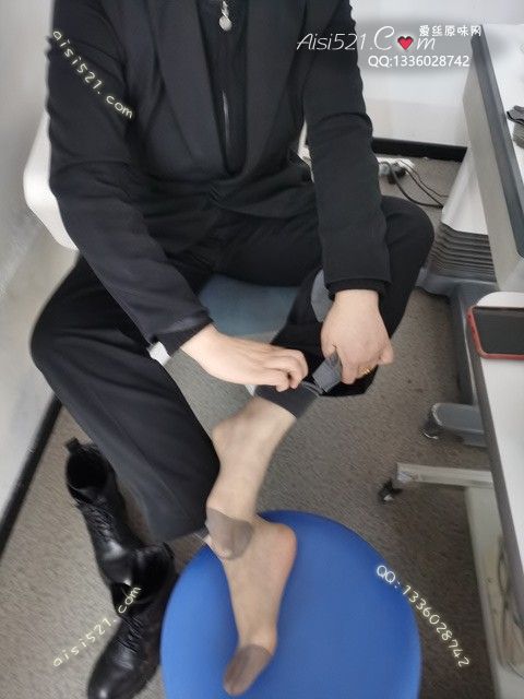 爱丽丝(此活动可指定MM，但袜类随机)——2024年11月份顾客预订导购09性感灰丝原味丝袜|袜类臭短丝袜