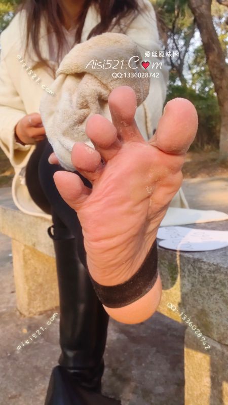 原味丝袜|袜类,臭棉袜,庞臭酸爽臭毛巾棉袜一个星期每天走路149900步象征于十公里，五天每此 ，马靴捂汗，脚气发热奇痒难忍，脚气脚皮脚汗全部浸泡在毛巾袜里，这酸爽贱狗们有福了一口让你直接爽到爆，下单发货。。