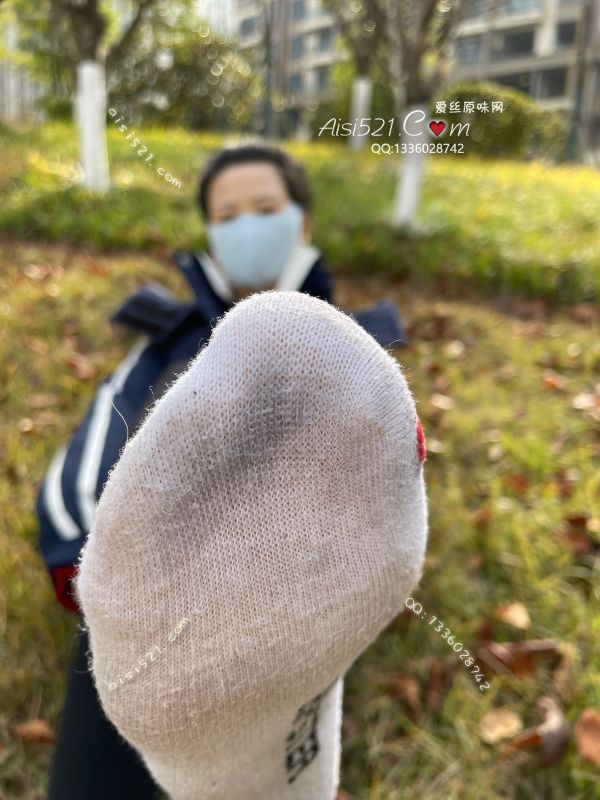 原味丝袜|袜类,臭棉袜,非常臭的一双棉袜，冬天厚鞋闷的脚汗很多，酸臭酸臭的