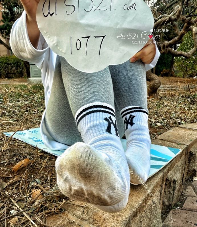 原味丝袜|袜类,臭棉袜,酸臭棉袜～它的每一根纤维都早已浸透主人的脚汗，染上了主人酸臭的脚气！狗子想要染上主人的仙气吗！狗子的J8想感受奇痒难耐的酥麻快感吗！让它来替主子调教你吧！