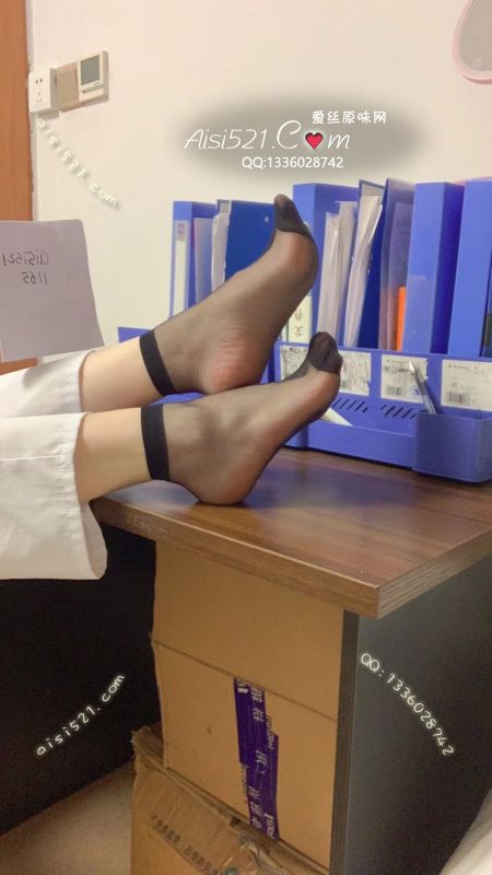 职场魅力(此活动2双起订，免费拍图)护士01mm的黑色酸臭短丝，每天在医院上班，体力劳动较大，基本上搬药品，一层的病房要跑晚上还要值班，走路多加上本身汗脚，味道酸臭无比，带点淡淡幽香，值得入手原味丝袜|袜类臭短丝袜