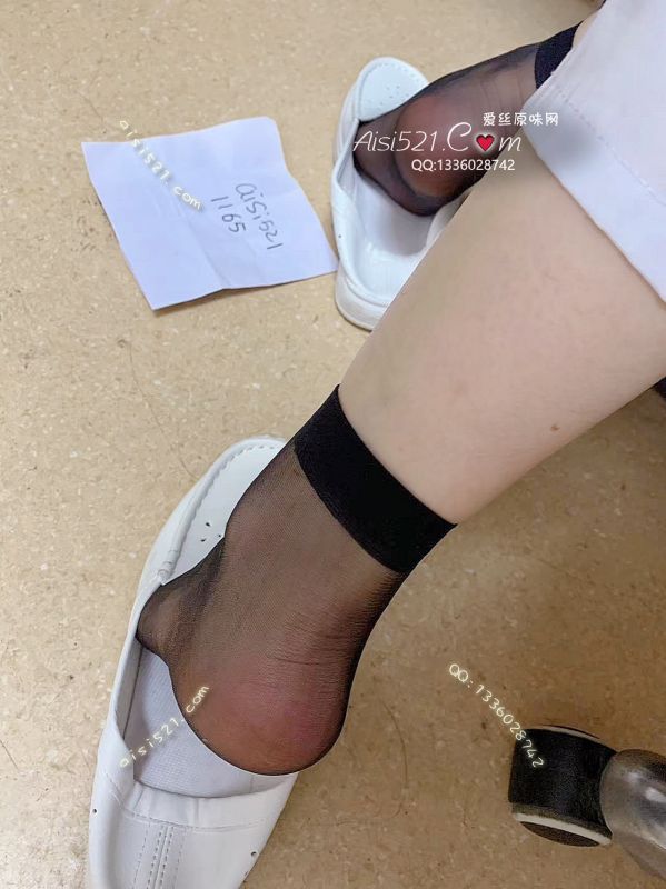 职场魅力(此活动2双起订，免费拍图)护士01mm的黑色酸臭短丝，每天在医院上班，体力劳动较大，基本上搬药品，一层的病房要跑晚上还要值班，走路多加上本身汗脚，味道酸臭无比，带点淡淡幽香，值得入手原味丝袜|袜类臭短丝袜