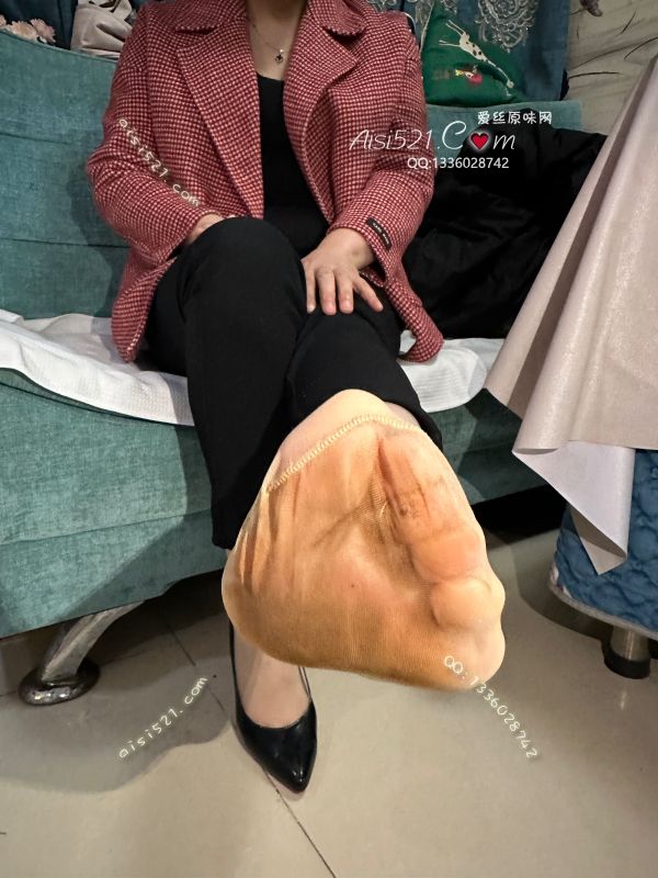 职场魅力(此活动2双起订，免费拍图)服装店女老板，脚尖透明肉丝，脚味浓郁，大汗脚不是一般的臭，酸臭加恶臭的级别，重口味原味丝袜|袜类臭短丝袜