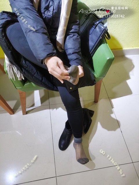 爱丽丝(此活动可指定MM，但袜类随机)——2024年12月份顾客预订奢04灰丝原味丝袜|袜类臭短丝袜