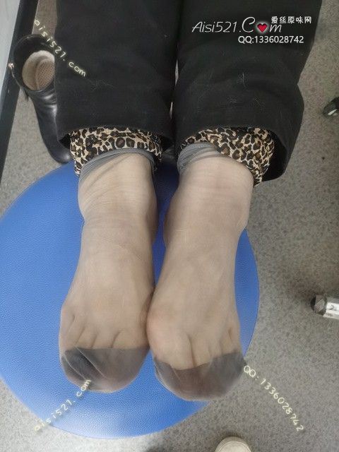 爱丽丝(此活动可指定MM，但袜类随机)——2024年12月份顾客预订导购新妹妹灰丝原味丝袜|袜类臭短丝袜