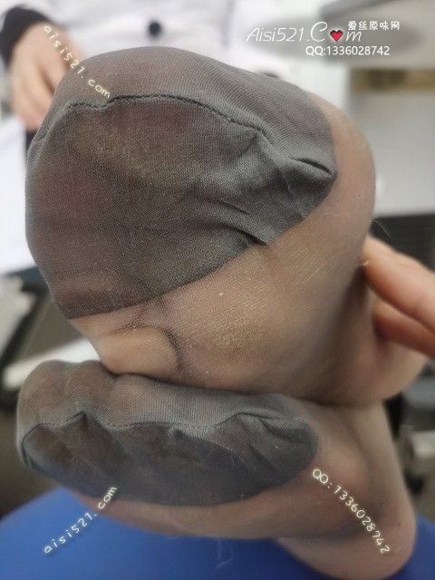 爱丽丝(此活动可指定MM，但袜类随机)——2024年12月份顾客预订导购新妹妹灰丝原味丝袜|袜类臭短丝袜