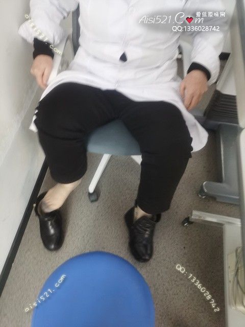 爱丽丝(此活动可指定MM，但袜类随机)——2024年12月份顾客预订导购新妹妹灰丝原味丝袜|袜类臭短丝袜