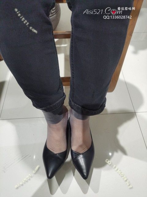 爱丽丝(此活动可指定MM，但袜类随机)——2024年12月份顾客预订导购04足尖透明性感灰丝浓浓脚汗垢原味丝袜|袜类臭短丝袜