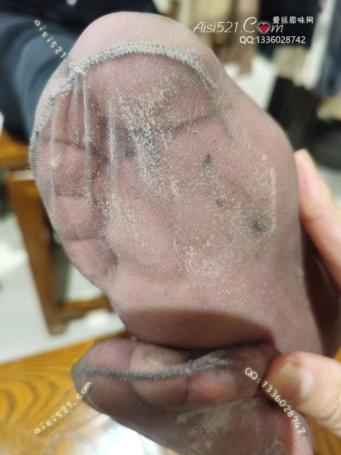 爱丽丝(此活动可指定MM，但袜类随机)——2024年12月份顾客预订导购04足尖透明性感灰丝浓浓脚汗垢原味丝袜|袜类臭短丝袜