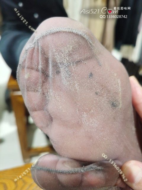 爱丽丝(此活动可指定MM，但袜类随机)——2024年12月份顾客预订导购04足尖透明性感灰丝浓浓脚汗垢原味丝袜|袜类臭短丝袜