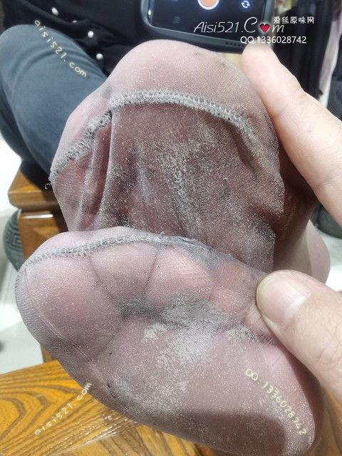 爱丽丝(此活动可指定MM，但袜类随机)——2024年12月份顾客预订导购04足尖透明性感灰丝浓浓脚汗垢原味丝袜|袜类臭短丝袜