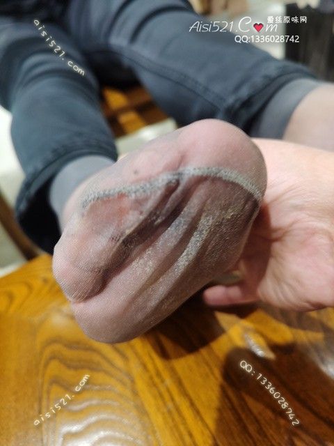 爱丽丝(此活动可指定MM，但袜类随机)——2024年12月份顾客预订导购04足尖透明性感灰丝浓浓脚汗垢原味丝袜|袜类臭短丝袜