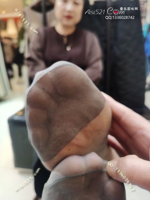 爱丽丝(此活动可指定MM，但袜类随机)——2024年12月份顾客预订导购06美熟女汗渍满满灰丝原味丝袜|袜类臭短丝袜