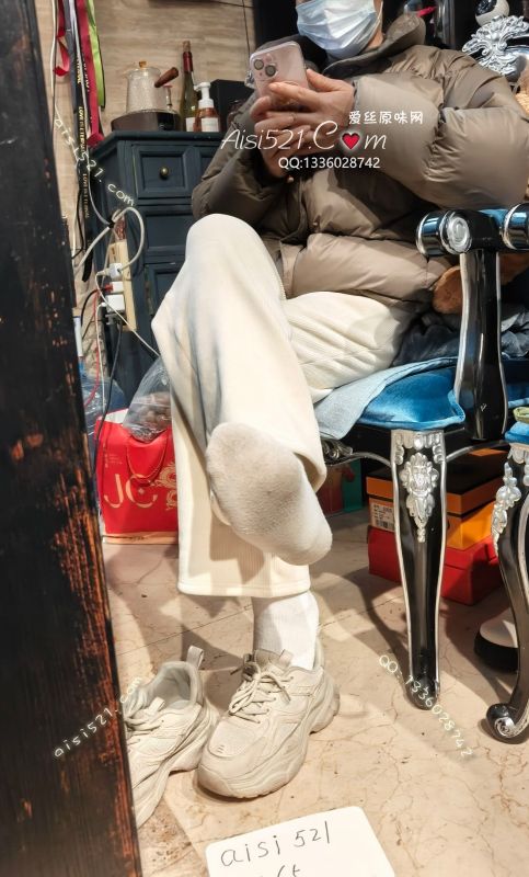 花艺店女老板，41码性感脚型，袜子味道纯酸，每天工作体力消耗较大出汗多原味丝袜|袜类臭棉袜