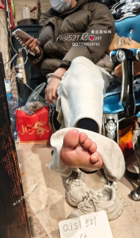 花艺店女老板，41码性感脚型，袜子味道纯酸，每天工作体力消耗较大出汗多原味丝袜|袜类臭棉袜