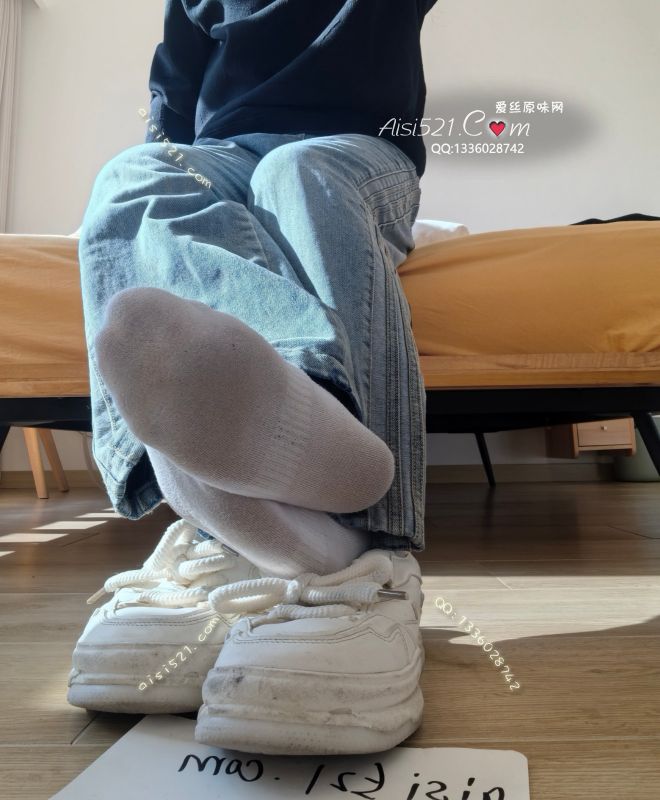 原味丝袜|袜类,臭棉袜,超级重口恶臭棉袜，刚健完身，脚底还是湿的，味道超级上头