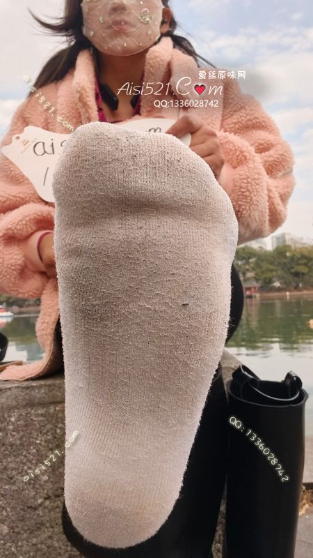 原味丝袜|袜类,臭棉袜,庞臭汗浸毛巾袜，每天户外三小时走路直播，脱了鞋子直接冒烟，晚上封口把袜子放在鞋子里闷一夜，反复五天，致命的庞臭，狗子们想被这款炸弹式极品干掉就下单保密发货。