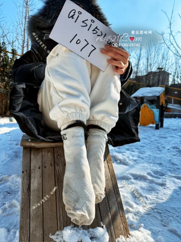 原味丝袜|袜类,臭棉袜,酸臭味十足、香奈儿白色棉“雪地里游玩～”汗臭味给鞋都熏湿透了……白色硬穿成黄色了