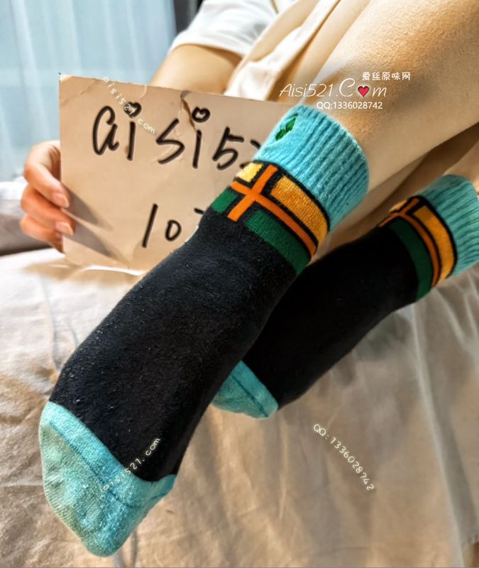 原味丝袜|袜类,臭棉袜,现货”无敌恶臭条纹棉袜”这双袜子穿了好久…能看得出都油光透亮了穿的！拍的效果不明显，实物超级棒！