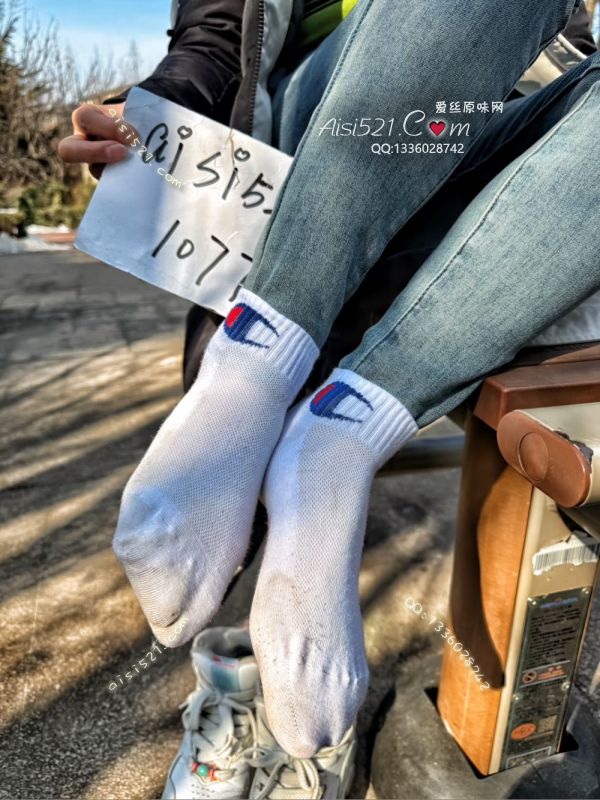 原味丝袜|袜类,臭棉袜,“酸臭”~冠军白棉袜、酸臭味很浓郁～夹杂着飘飘欲燃的感觉……