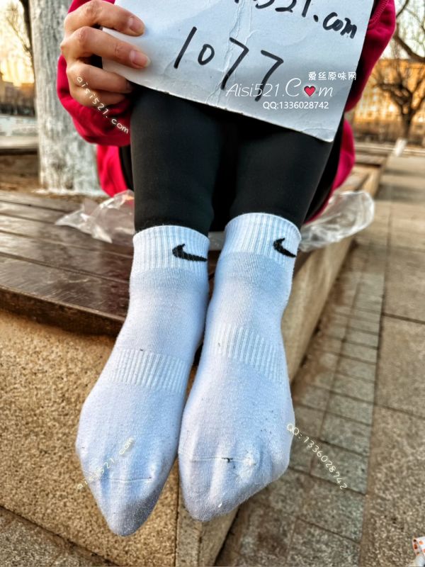 原味丝袜|袜类,臭棉袜,【酸臭味耐克白棉袜】、太冷了，冬天要过去了，珍惜吧～味道儿绝佳